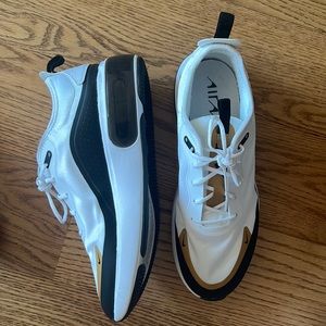 Women’s Nike Air Max size 10